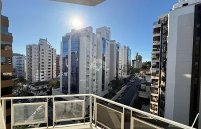 Apartamento semimobiliado com 3 quartos sendo 1 suíte 1 vaga de garagem e vista panorâmica no centro de florianópolis