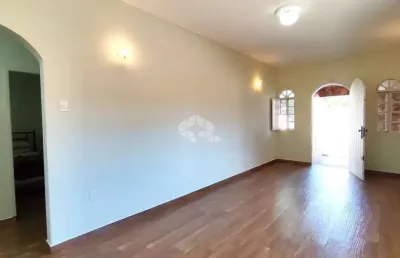 Casa com 3 quartos sendo 2 suítes 2 vagas cobertas churrasqueira e terraço no estreito em florianopolis