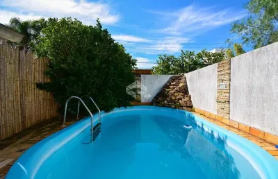Casa com 3 quartos sendo 1 suíte piscina e área gourmet no santa mônica florianópolis