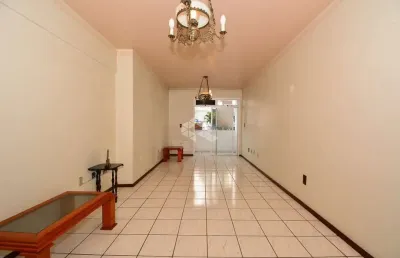 Apartamento amplo com 3 quartos sendo 1 suíte e excelente localização no centro de florianópolis