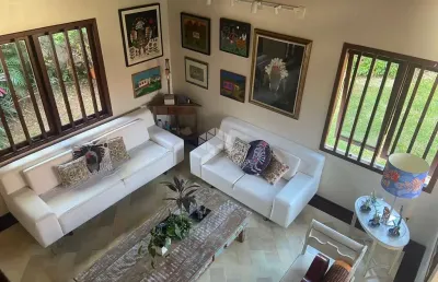 Casa com 3 quartos sendo 1 suíte 4 vagas de garagem e espaços amplos no itacorubi florianópolis