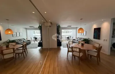 Apartamento  com 2 quartos sendo 1 suíte mobiliado com sacada e churrasqueira em jurerê internacional