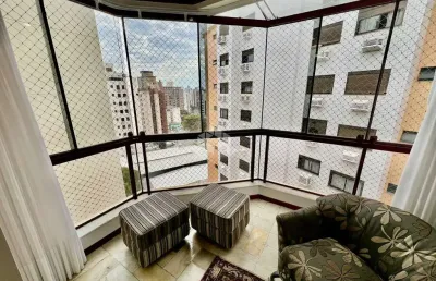 Cobertura com 4 quartos sendo 2 suítes 2 vagas de garagem e vista panorâmica no centro de florianópolis