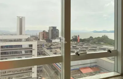 Sala comercial ampla com estacionamento rotativo e portaria na agronômica florianópolis