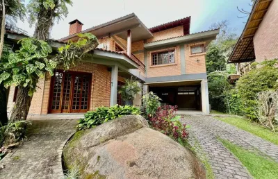 Casa mobiliada com 3 quartos sendo 1 suíte e 2 vagas em canasvieiras florianópolis