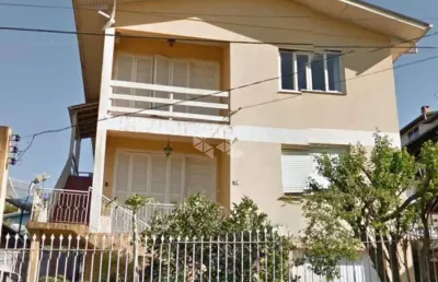 Casa(pavimento superior) individualizada, semi mobiliada, com 96m² privativos