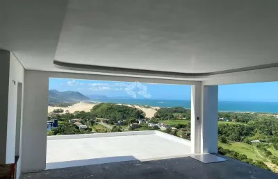 Casa à venda em garopaba com vista panorâmica permanente.