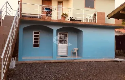 Casa em garopaba na praia da ferrugem à 500m do mar com 04 unidades independentes excelente oportunidade de gerar uma boa renda passiva.