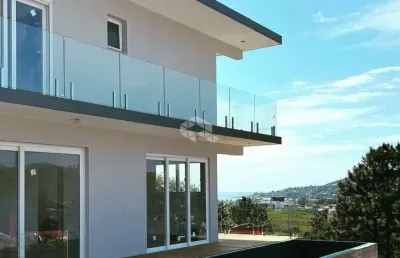 Casa à venda de alto padrão em garopaba no bairro ferraz