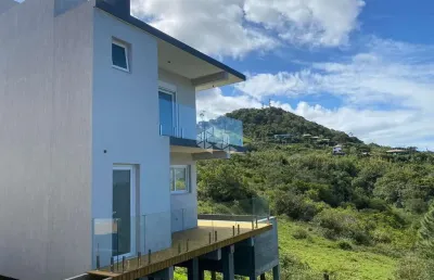Casa a venda , alto padrão no residencial miramar garopaba