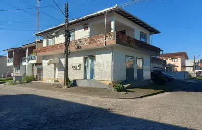 Imóvel residencial contendo 6 apartamentos no centro de garopaba.