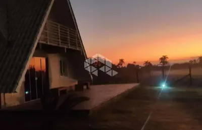 Casa com 2 dormitórios, amplo estacionamento, 1 vaga coberta, 180 m² na encantada em garopaba sc