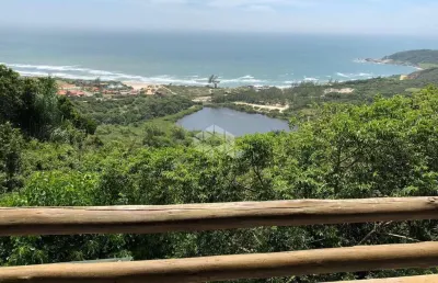 Casa à venda na praia do rosa com 300m2 de frente para o mar