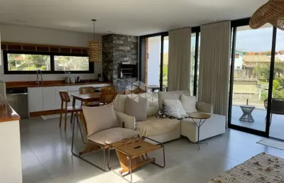 Casa em condomínio, com 4 dormitórios, 2 vagas cobertas, 187,50 m² de área construída, no bairro morrinhos - garopaba sc