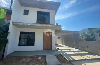 Casa sobrado com 3 quartos, 2 vagas, 139,60 m² na praia da barra, garopaba sc