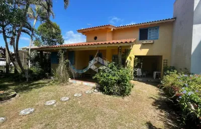 Casa com 4 quartos, 4 vagas, 170 m² construídos, terreno de 366 m² na praia da barra em garopaba sc