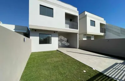 Casa com 2 dormitórios (suítes), 2 vagas, com 86,82 m² de área construída no bairro encantada em garopaba sc