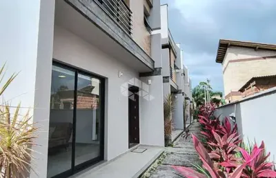 Casa com 2 dormitórios suítes, 1 vaga, com 79,88 m² no campo duna em garopaba sc
