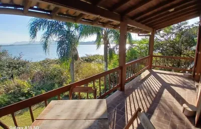 Casa à venda com 4 quartos em condominio na praia de ibiraquera