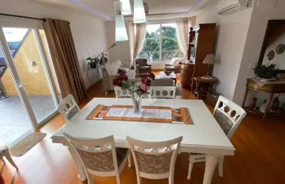 Apartamento com 03 dormitórios, 188,00m², 3 vagas, a poucos passos da rua coberta.