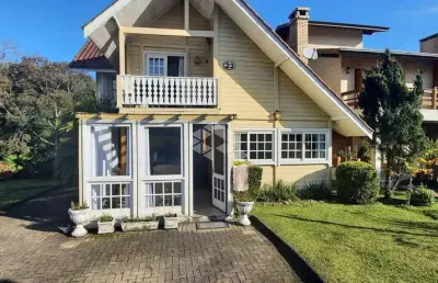 Casa com 208m² privativos no condomínio quinta da serra, centro de canela