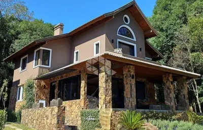 Casa 04 dormitórios, 292m² privativos, no saint moritz, em gramado