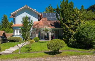 Casa em condomínio fechado, 400,00 m2 no centro de canela.