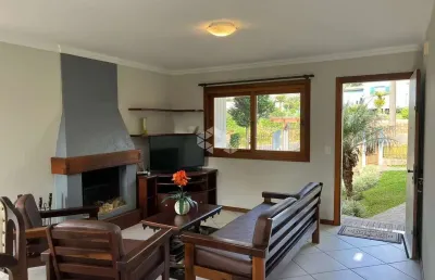 Casa com 4 dormitórios, semimobiliada, 156,00m², em canela.