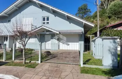 Casa 3 dormitórios cerca 200 m² com 02 apartamento de 01 dormitorio próximo ao lago negro em gramado