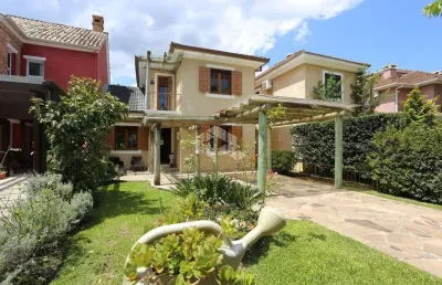 Casa com 03 dormitórios, 238,00 m² privativos, no condomínio reserva da serra em canela