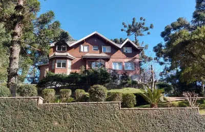 Casa 5 dormitórios/suítes, 700m² privativos, 5 vagas de garagem, no bairro planalto