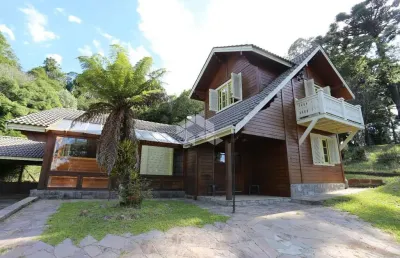 Casa 340m², 3 dormitórios, em canela, a 3 minutos da igreja de pedra