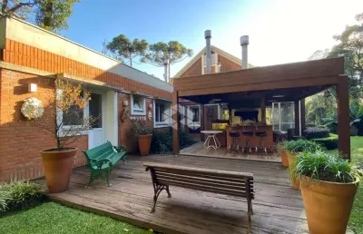 Casa 4 dormitórios com 440,16m² privativos no condomínio golf club em gramado