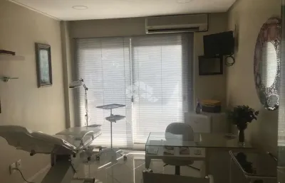 Sala comercial com 55,12m² no centro clínico em gramado