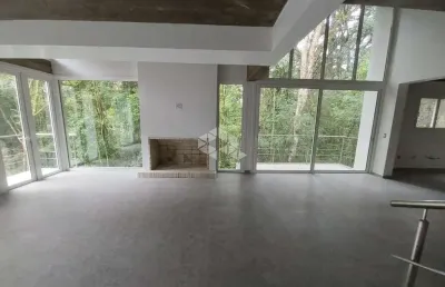 Casa com 3 suítes, 222,10m², 2 vagas de garagem, na vila suzana em canela.