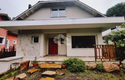 Casa 4 dormitórios, 304m², no bairro lago negro em gramado