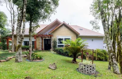 Casa 4 dormitórios, 325m², em condomínio fechado no centro de gramado