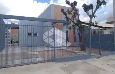 Casa à venda com 3 dormitórios e 2 vagas, com suíte no bairro santa rita