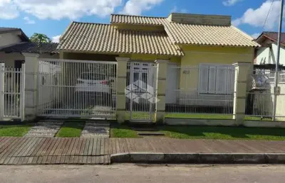 Casa à venda com 2 dormitórios, 1 vagas garagem, cozinha, estar/jantar, sótão e pátio amplo