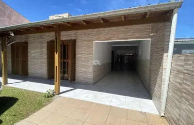 Casa à venda no bairro florida em guaíba, 181m2,  2 dormitórios, sala, sala de jantar e cozinha integrados, lavanderia e banheiro. conterreno 440m