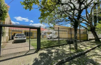 Casa térrea de 3 dormitórios, piscina e pátio em ipanema próximo da orla do guaíba