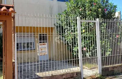 Casa de 4 quartos com pátio e 3 vagas de garagem no bairro nonoai próximo a spaan