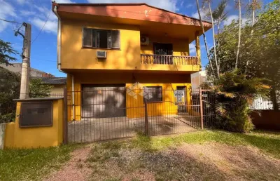 Casa sobrado / casa com pátio / 3 dormitórios / 4 vagas / jardim itu / porto alegre / rs