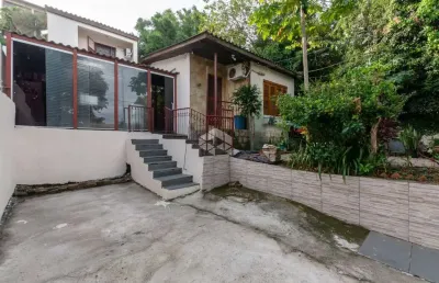 Casa de 3 quartos com pátio e garagem para 2 carros no bairro teresópolis