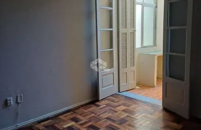 Apartamento  térreo de 2 quartos  com pátio na bairro cidade baixa próximo do  largo da epatur, orla do guaíba, redenção, ufrgs e santa casa