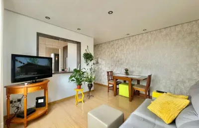 Apartamento de 2 dormitórios com elevador e garagem no menino deus próximo do shopping praia de belas e orla do guaíba