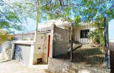 Casa à venda, 3 quartos, 2 suítes, salão de festas espaço gourmet, garagem fechada, pátio, shopping iguatemi, três figueiras.