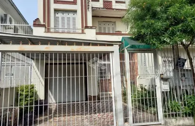 Casa com 3 quartos à venda na Avenida Cristóvão Colombo, 2397, Floresta, Porto Alegre