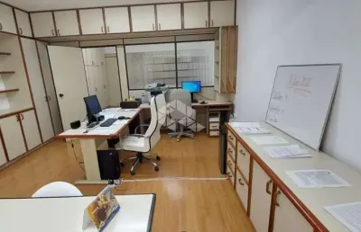 Sala comercial com 1 vaga de garagem em excelente ponto de localizaçao no bairro são joão.