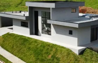 Casa com area gourmet e piscina a venda dentro de condomínio em atibaia